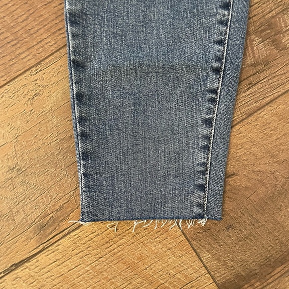 NWT! Judy Blue High Waist Relaxed Fit Skinny Jean. Size 15/32. - Picture 8 of 14